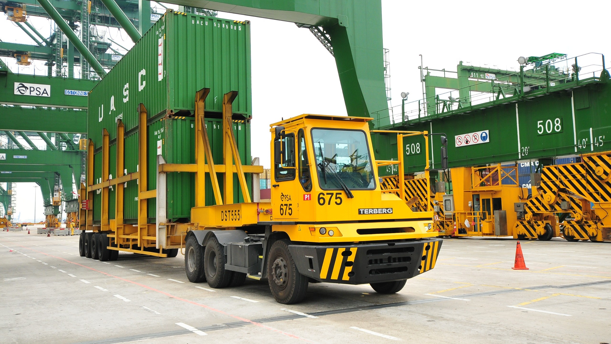Why Terminal Tractors Make Cargo Work Faster